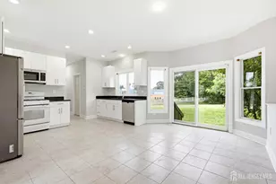 33 Melbloum Ln, Edison, NJ 08837 - Photo 7