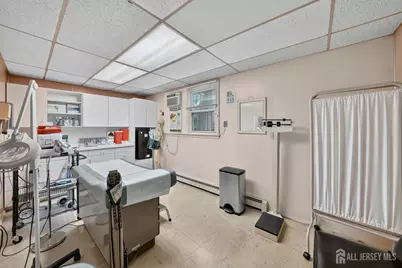 137 Livingston Avenue, New Brunswick, NJ 08901 - Photo 11