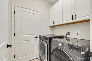 610 Sadie Cir, New Brunswick, NJ 08901 - Photo 25