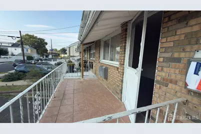 690 W Side Avenue W, Perth Amboy, NJ 08861 - Photo 3