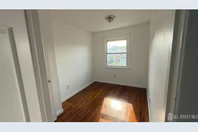 690 W Side Avenue W, Perth Amboy, NJ 08861 - Photo 9