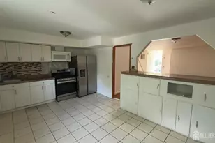 690 W Side Ave W, Perth Amboy, NJ 08861 - Photo 5