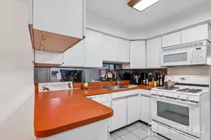 174 Nathan Dr, North Brunswick Township, NJ 08902 - Photo 7