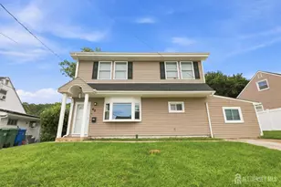 62 Pinetree Dr, Sayreville, NJ 08859 - Photo 3