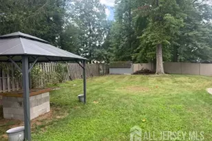 16 Wakefield Dr, Edison, NJ 08820 - Photo 23
