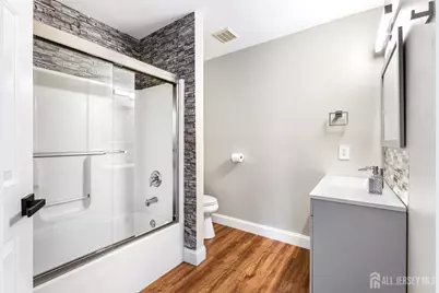 61 Lawrence Street, New Brunswick, NJ 08901 - Photo 23