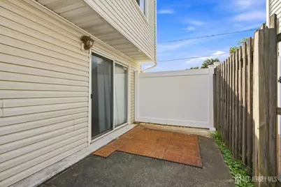 85 E Laurel Street, Carteret, NJ 07008 - Photo 29