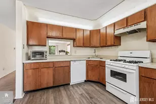 289 Bromley Pl, East Brunswick Township, NJ 08816 - Photo 5
