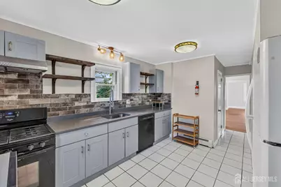 32 S 7th Avenue S, Highland Park, NJ 08904 - Photo 9