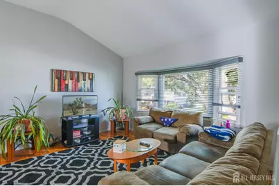 31 Heidi Drive, Fords, NJ 08863 - Photo 5