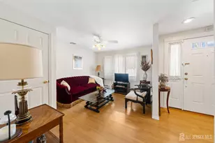 932 Beatrice Pkwy, Edison, NJ 08820 - Photo 5
