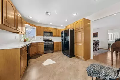 932 Beatrice Parkway, Edison, NJ 08820 - Photo 19