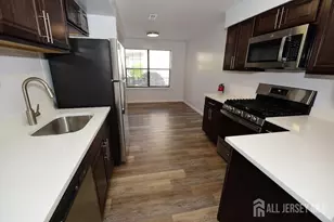 302 Hidden Village Dr, Perth Amboy, NJ 08861 - Photo 5