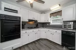25 Brookside Rd, Edison, NJ 08817 - Photo 9