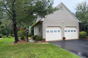 17 Betsy Ross Dr, Monroe Township, NJ 08831 - Photo 1
