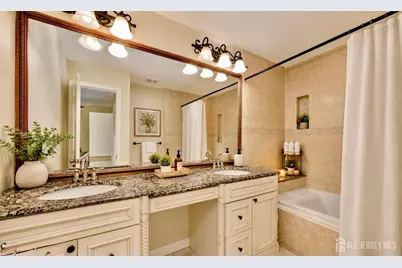 22 Borell Square, Sayreville, NJ 08859 - Photo 11
