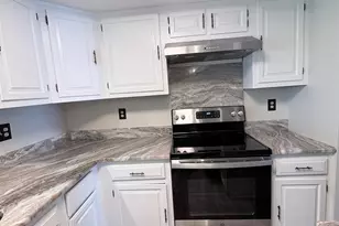 350 Jutland Dr, Monroe Township, NJ 08831 - Photo 3