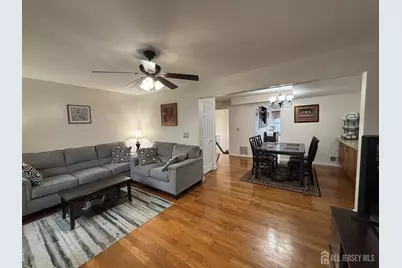 6005 N Oaks Boulevard, North Brunswick Township, NJ 08902 - Photo 3