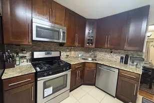 6005 N Oaks Blvd, North Brunswick Township, NJ 08902 - Photo 9