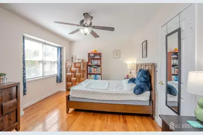 6005 N Oaks Boulevard, North Brunswick Township, NJ 08902 - Photo 11
