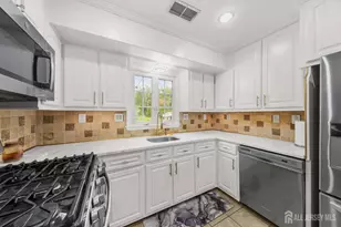 5 Travis Ct, Monroe Township, NJ 08831 - Photo 17