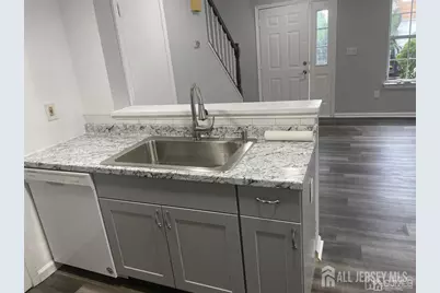 23 Delavan Court, New Brunswick, NJ 0890 - Photo 3