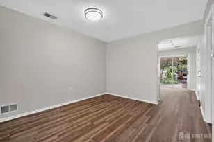 72 Sassafras Ct, North Brunswick Township, NJ 08902 - Photo 5
