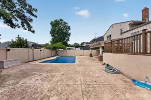 51 Charlotte St, Carteret, NJ 07008 - Photo 23