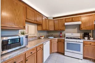 360 Bromley Pl, East Brunswick Township, NJ 08816 - Photo 11