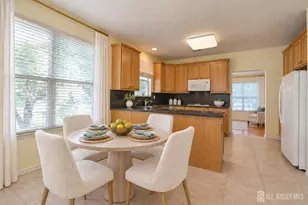 160 Kyle Ct, Monroe Township, NJ 08831 - Photo 5