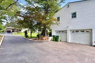 9 Highpoint Dr, Edison, NJ 08820 - Photo 3