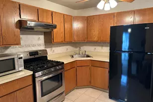 498 Witney Ct, North Brunswick Township, NJ 08902 - Photo 3