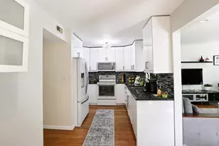 17 Wilson Ct, East Brunswick Township, NJ 08816 - Photo 11