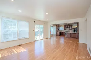 4 Chipwood Ln, North Brunswick Township, NJ 08902 - Photo 7