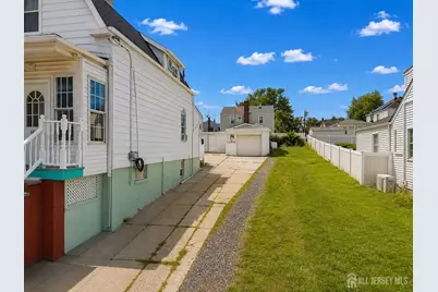 685 Raritan Avenue, Perth Amboy, NJ 08861 - Photo 23
