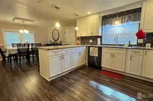 27 Hemming Way Dr, North Brunswick Township, NJ 08902 - Photo 7