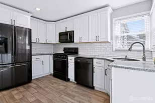 42 Jonquil Cir, Fords, NJ 08863 - Photo 7