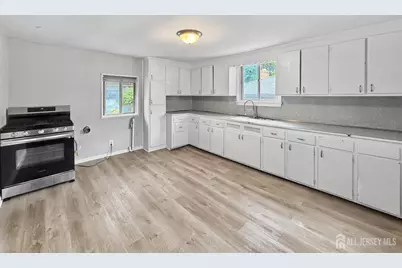 733 Schuyler Ave Avenue, Lyndhurst Township, NJ 07071 - Photo 3