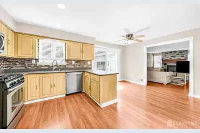 100 Howell Avenue, Fords, NJ 08863 - Photo 9
