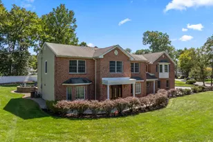 19 Bradford Rd, Edison, NJ 08820 - Photo 3