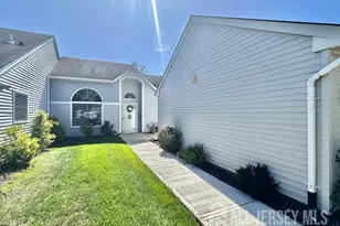 589 Madison Dr, Monroe Township, NJ 08831 - Photo 3