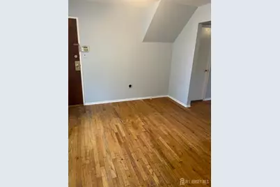 1105 N Oaks Boulevard N, North Brunswick Township, NJ 08902 - Photo 11
