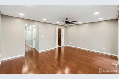 32 Chelsea Way, Bridgewater, NJ 08807 - Photo 5