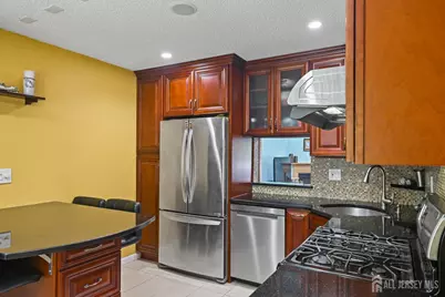 67 Albury Way, North Brunswick Township, NJ 08902 - Photo 3