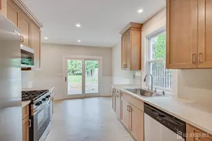 8 Fox Rd, Edison, NJ 08817 - Photo 13