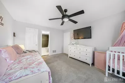 305 Michaels Court, Woodbridge Township, NJ 07095 - Photo 11