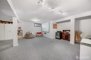 305 Michaels Ct, Woodbridge Township, NJ 07095 - Photo 23