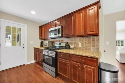 555 E Washington Avenue E, Woodbridge Township, NJ 07095 - Photo 9