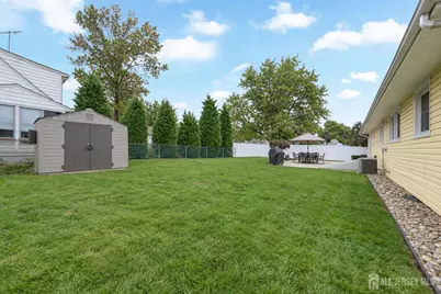 555 E Washington Avenue E, Woodbridge Township, NJ 07095 - Photo 23