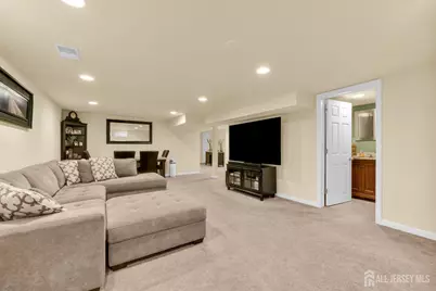 555 E Washington Avenue E, Woodbridge Township, NJ 07095 - Photo 17